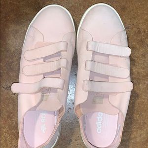 Adidas “Stan Smith” shoes